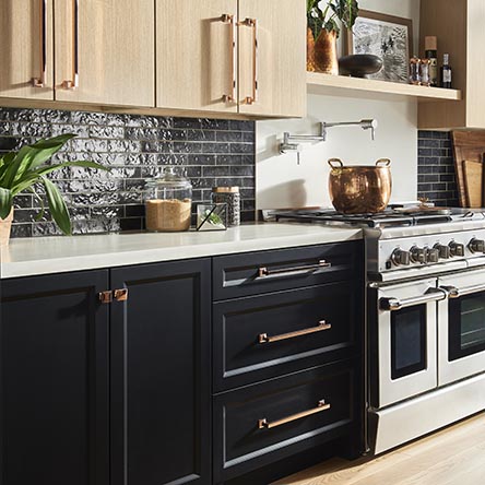 Onyx is one of the best black paints for kitchen cabinets. It is o…   Painted kitchen cabinets colors, Painting kitchen cabinets, Kitchen  cabinets color combination